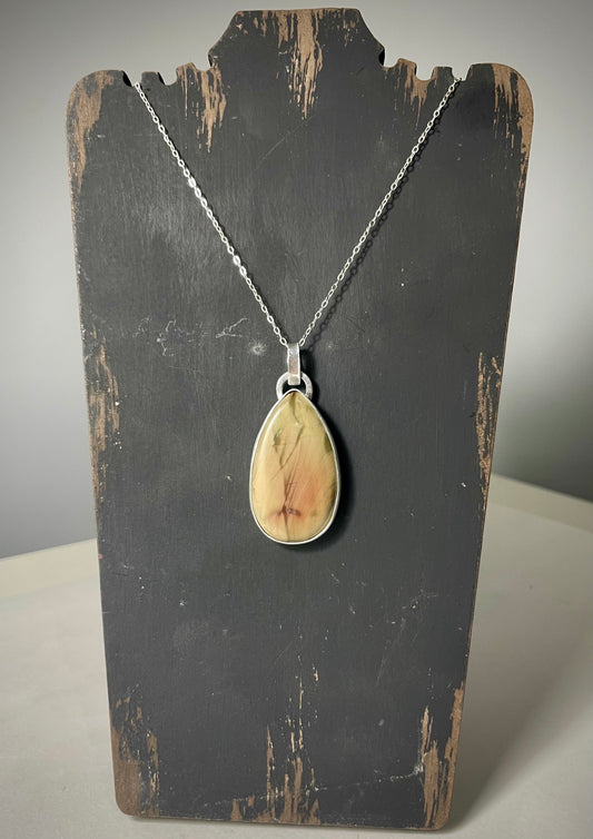 beautiful yellow stone handcrafted necklace